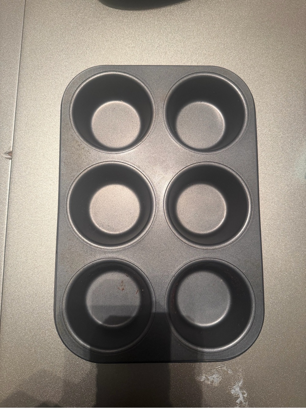 Non-Branded Black 6-Cup Muffin Pan for Home Baking
